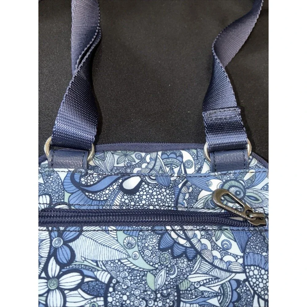 Sakroots Wynnie Blue Aqua Floral Crossbody Bag Purse Small Artist Circle Pockets